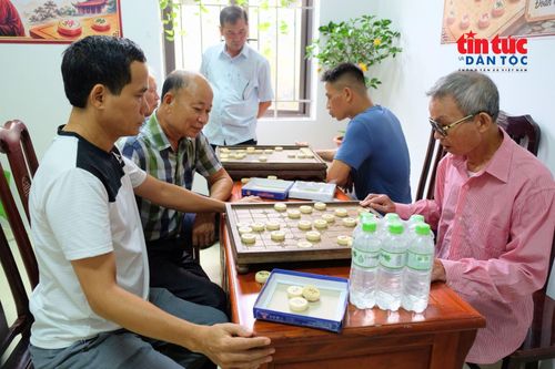 Khu vực dành cho những người yêu thích cờ tướng, tạo môi trường giao lưu cho các bậc cao niên.