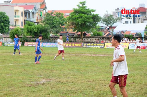 Giải bóng đá của xã Phú Xuyên diễn ra trong tổ hợp khu thể thao thôn Vạn Điểm.