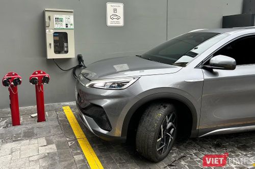 EREV giúp các hãng ngoài VinFast giảm phụ thuộc vào mạng lưới trạm sạc của bên thứ ba khi đưa xe điện hóa vào Việt Nam. Ảnh: Thượng Tâm.