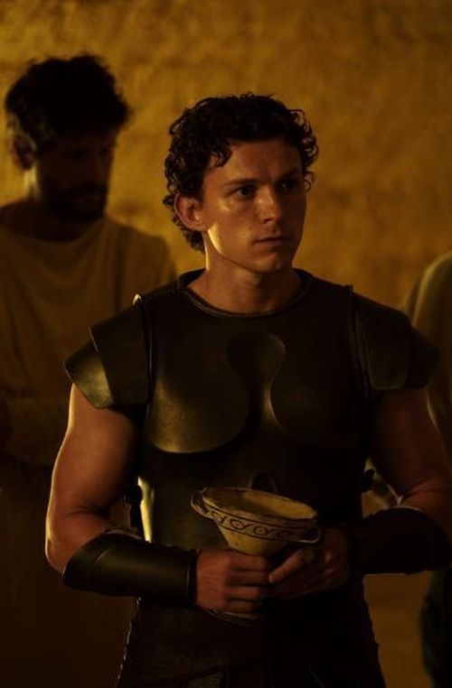 Tom Holland đảm nhận vai Telemachus, con trai của người anh hùng Odysseus.