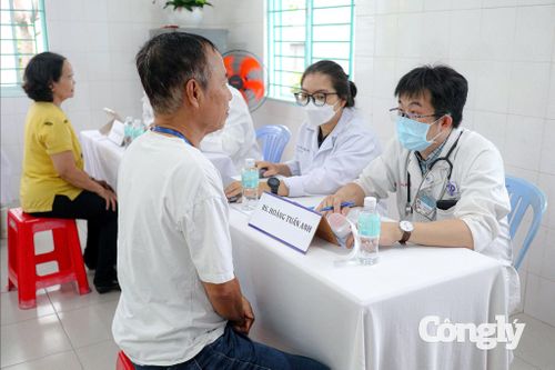 Người dân TP.HCM được khám sức khỏe miễn phí.