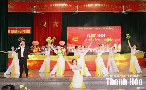 Tiết mục văn nghệ tại ngày hội.