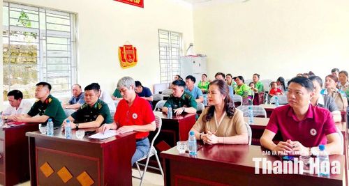 Đại diện lãnh đạo Hội Chữ thập đỏ, Hội LHPN tỉnh và xã Pù Nhi dự chương trình.