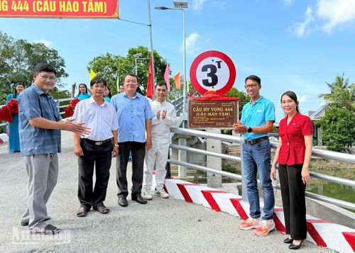 Xã Định Mỹ tổ chức khánh thành cầu Hy Vọng 444 (cầu Hảo Tâm). Ảnh: PHƯƠNG LAN