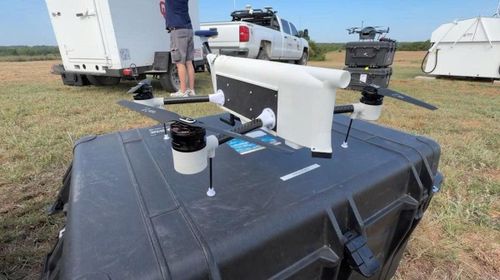 Các nhà nghiên cứu bang Oklahoma (Mỹ) sử dụng drone để cải thiện dự báo thời tiết. Ảnh: Koco