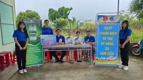  Tổ công nghệ số cộng đồng phường Thống Nhất sẵn sàng hỗ trợ người dân. Ảnh: H.H 
