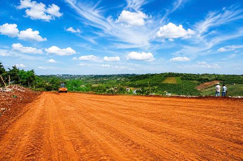 Các chủ đầu tư phải khẩn trương ký hợp đồng, thực hiện tạm ứng và tổ chức thi công