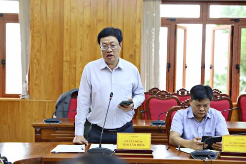 Phó Giám đốc Sở Xây dựng Lâm Đồng Nguyễn Thanh Chương báo cáo tại cuộc họp