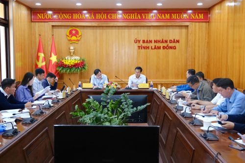 Quang cảnh buổi làm việc