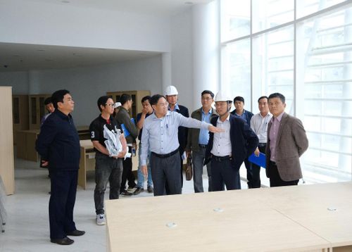 Đồng chí Võ Ngọc Hiệp, Phó Chủ tịch UBND tỉnh cùng đồng chí Đinh Văn Tuấn, Phó Chủ tịch UBND tỉnh đi thực tế kiểm tra tiến độ thi công tại dự án Xây dựng Trung tâm Văn hóa Nghệ thuật tỉnh Lâm Đồng