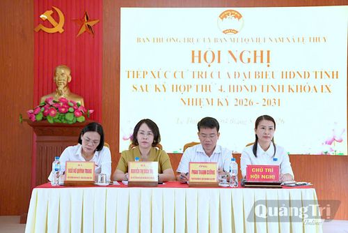 Các đại biểu tham dự hội nghị tiếp xúc cử tri tại xã Lệ Thủy - Ảnh: Quang Ngọc