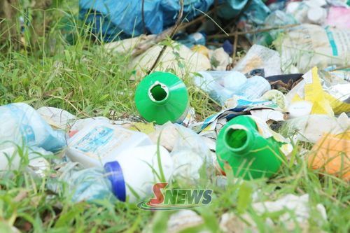 Chất thải nếu không được thu gom sẽ gây nguy hại ra môi trường.