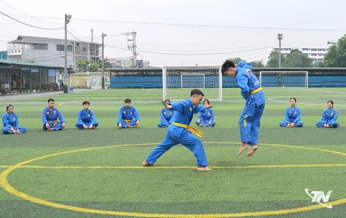 Sinh viên Đại học Công nghệ thông tin và Truyền thông Thái Nguyên rèn luyện bản lĩnh và tinh thần "Cương nhu phối triển" qua môn võ Vovinam sau những giờ học chính khóa.