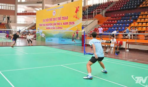 Các vận động viên tham gia thi đấu sôi nổi.