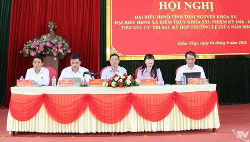 Các đại biểu tiếp thu ý kiến của cử tri.