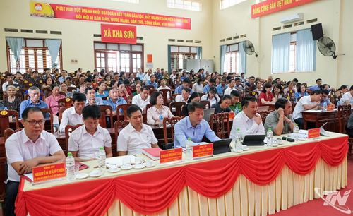 Các đại biểu và cử tri tham dự Hội nghị.