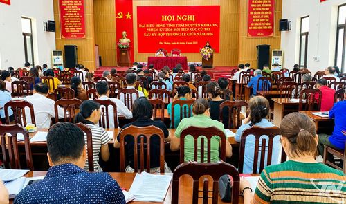 Quang cảnh buổi tiếp xúc cử tri xã Phủ Thông.