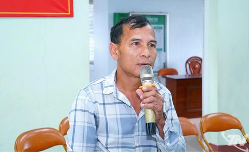 Người dân phát biểu ý kiến tại Hội nghị.