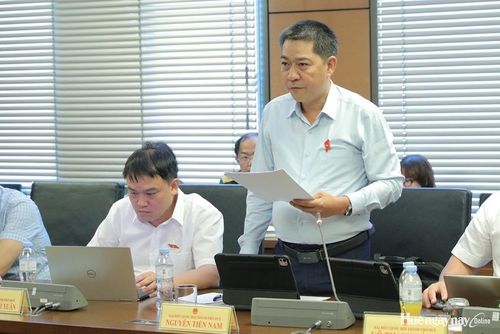 Đại biểu Nguyễn Tiến Nam, Phó Chủ tịch Ủy ban MTTQ Việt Nam TP. Huế cơ bản tán thành sự cần thiết sửa luật nhằm đổi mới phương thức phổ biến pháp luật theo hướng ứng dụng công nghệ số. Ảnh: Đoàn ĐBQH thành phố cung cấp