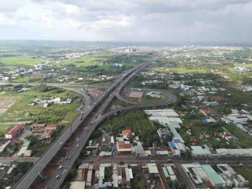 Tại buổi kiểm tra tình hình triển khai dự án ngày 14/6, Bộ trưởng Bộ Xây dựng Trần Hồng Minh đã nhấn mạnh, dự án mở rộng cao tốc TP.HCM - Trung Lương - Mỹ Thuận là dự án có ý nghĩa đặc biệt quan trọng trong việc hiện thực hóa chủ trương phát triển kinh tế tư nhân theo tinh thần Nghị quyết 68 của Trung ương.