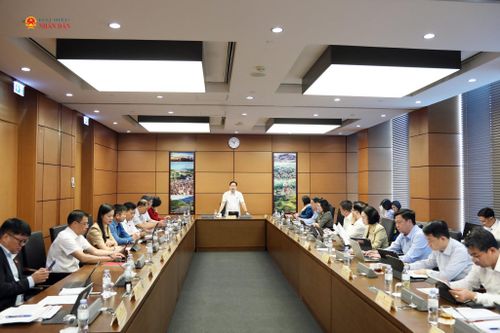 Toàn cảnh phiên thảo luận tại Tổ 10, sáng 4/8