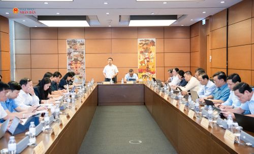 Toàn cảnh thảo luận tại Tổ 12