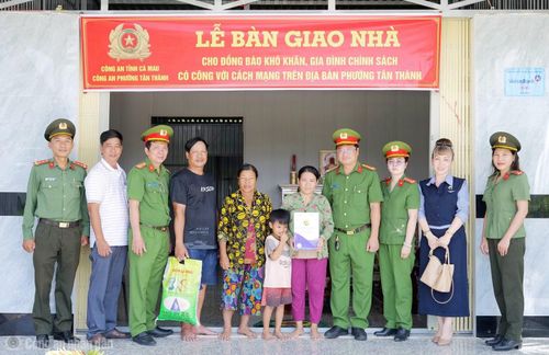 Hàng ngàn căn nhà tình nghĩa, đại đoàn kết được xây dựng tặng gia đình chính sách, hộ khó khăn trên địa bàn tỉnh Cà Mau.