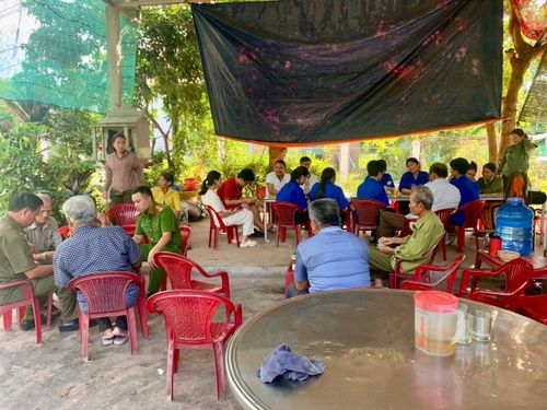 Công an xã Hưng Lộc (TP Huế) với Chiến dịch mùa hè số cùng VNeID.