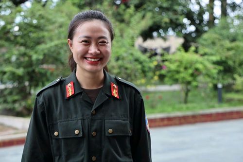 Nữ xạ thủ Ngô Thị Dung khẳng định bản lĩnh trên trường bắn khi xuất sắc giành Huy chương Vàng cá nhân nội dung súng ngắn phối hợp bắn điểm xạ súng tiểu liên MP5.