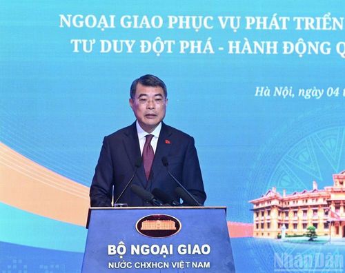 Thủ tướng Chính phủ Lê Minh Hưng phát biểu tại Phiên toàn thể hội nghị Ngoại giao lần thứ 33. (Ảnh: Báo Nhân Dân)