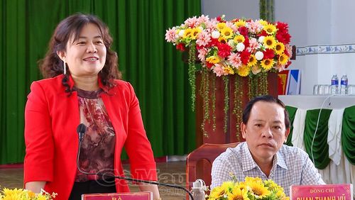  Phó Chủ tịch Ủy ban MTTQ Việt Nam tỉnh Cà Mau Võ Thị Ngọc Hân mong muốn đội ngũ báo cáo viên, tuyên truyền viên của Mặt trận các cấp không ngừng nâng cao bản lĩnh chính trị và kiến thức, kỹ năng tuyên truyền.