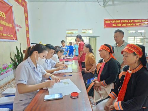 Bệnh viện đa khoa Phong Thổ, Lai Châu phối hợp với Ban Chỉ đạo khám sức khỏe toàn dân trên địa bàn xã Phong Thổ tổ chức khám sức khỏe miễn phí cho nhân dân bản Pờ Ma Hồ ngày 26/6/2026. Ảnh: xaphongtho.laichau.gov.vn