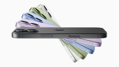 iPhone 17 có thiết kế đẹp và bền bỉ hơn với năm màu sắc ấn tượng: đen, tím oải hương, xanh lam khói, xanh lá xô thơm và trắng. (Ảnh: Apple).