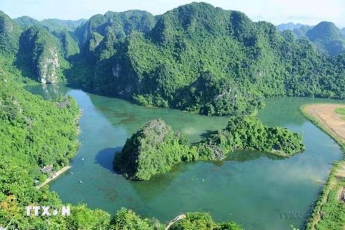 Quần thể danh thắng Tràng An là di sản hỗn hợp đầu tiên của Việt Nam được UNESCO công nhận là di sản thế giới cả tiêu chí văn hóa và thiên nhiên. Ảnh: TTXVN