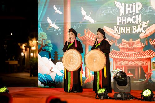 Các nghệ nhân ưu tú chia sẻ về quan họ.