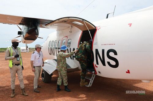 Quân y Việt Nam tham gia nhiệm vụ vận chuyển cấp cứu bằng đường hàng không tại Nam Sudan. Ảnh: N.Nghĩa