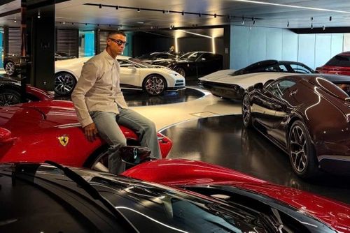  Hai chiếc Bugatti Centodieci và McLaren Speedtail màu trắng được đặt trong garage. Ảnh: Cristiano Ronaldo.