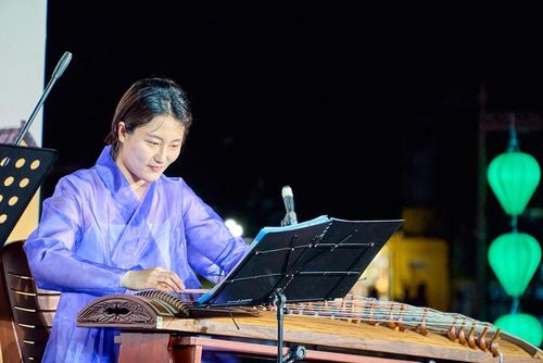Biểu diễn đàn Gayageum