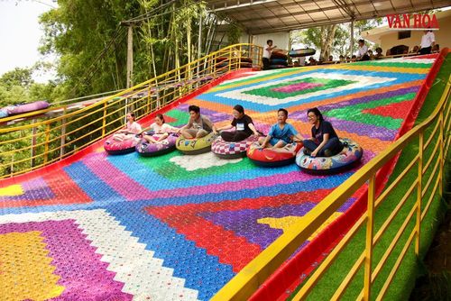 Nội dung quản lý khu du lịch, điểm du lịch tập trung vào nhiều vấn đề, trong đó có bảo đảm an toàn cho khách du lịch, trật tự, an toàn xã hội, bảo vệ môi trường trong khu du lịch…