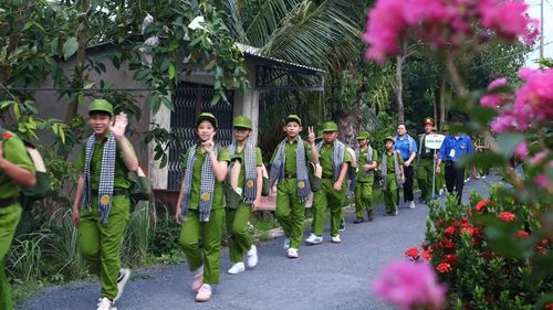 Các chiến sĩ tham gia hành quân. (Ảnh: THANH THẢO)