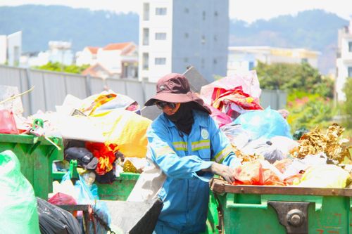 Đặc biệt, Đà Nẵng yêu cầu các đơn vị xử lý dứt điểm các phản ánh về rác thải trong vòng 4 giờ kể từ lúc tiếp nhận