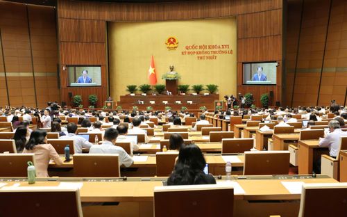  Quang cảnh hội trường Diên Hồng, sáng 5-8. Ảnh: QUANG PHÚC 