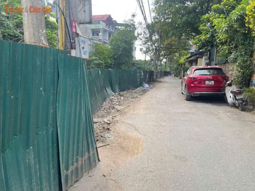 Nhiều năm qua, khu vực ngõ 39 Tứ Liên (phường Hồng Hà, Hà Nội) tồn tại tình trạng nước tù đọng, rác thải chất đống và mùi hôi kéo dài. Dù nằm trong khu dân cư, tuyến mương này vẫn chưa được cải thiện, khiến môi trường sống của nhiều hộ dân bị ảnh hưởng.