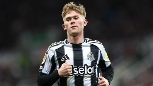 Hiện tại, MU vẫn theo sát Lewis Hall và xem hậu vệ của Newcastle là phương án thay thế lâu dài cho Luke Shaw ở hành lang cánh trái.