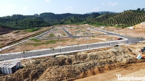 Cùng với công tác giải phóng mặt bằng, Lâm Đồng đang đồng loạt tăng tốc xây dựng các khu tái định cư phục vụ 2 dự án cao tốc Tân Phú - Bảo Lộc và Bảo Lộc - Liên Khương.
