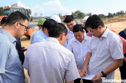 Ông Lưu Hồng Long - Chủ tịch UBND xã Đạ Huoai - cho biết: Địa phương xác định khi thực hiện dự án phải tạo được sự đồng thuận từ dân. Khi quyền lợi của người dân được bảo đảm, địa phương sẽ tiếp tục vận động các hộ sớm nhận tiền và bàn giao mặt bằng để dự án triển khai đúng tiến độ.