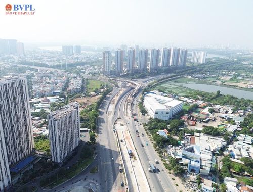  Một dự án đầu tư công tại TP HCM liên tục chậm tiến độ. (Ảnh: Xuân Trường).