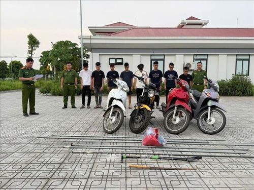 Các đối tượng Gây rối trật tự công cộng tại Cơ quan Công an. Ảnh: TTXVN phát