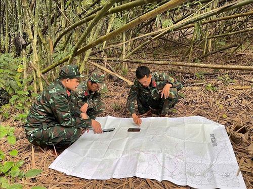 Lực lượng quân đội tổ chức tìm kiếm, quy tập, cất bốc mộ liệt sĩ Ka Tơr Tiên (1949 -1967) ở thôn Tà Nôi, xã Anh Dũng, tỉnh Khánh Hòa. Ảnh: TTXVN phát