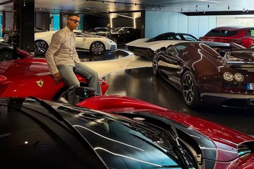 Bộ đôi xe màu trắng Bugatti Centodieci và McLaren Speedtail nổi bật với thiết kế khí động học cùng số lượng sản xuất giới hạn. Ảnh: Cristiano Ronaldo.